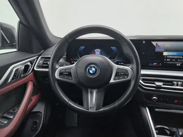 BMW i4 — Фото автомобиля 11