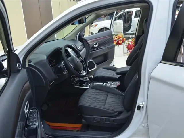 Mitsubishi Outlander — Фото автомобиля 4