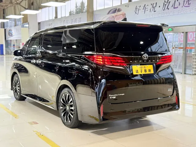Toyota Alphard — Фото автомобиля 25