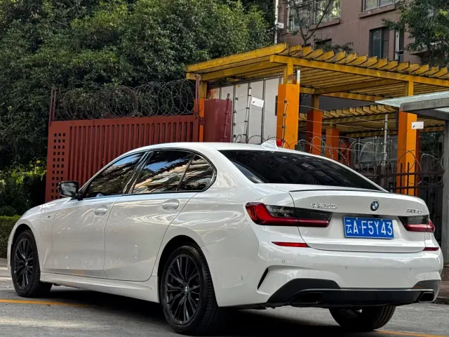 BMW 3 Series — Фото автомобиля 25
