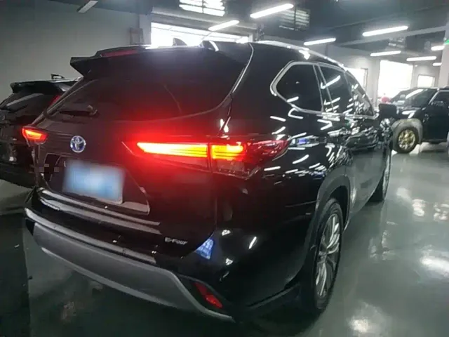 Toyota Highlander — Фото автомобиля 6