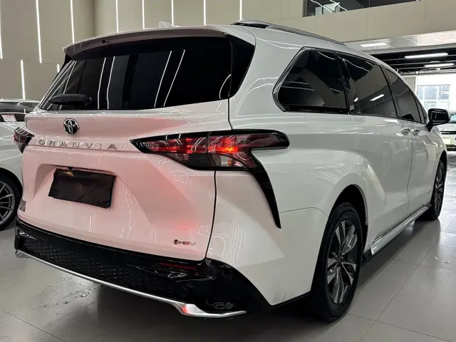 Toyota Granvia — Фото автомобиля 9
