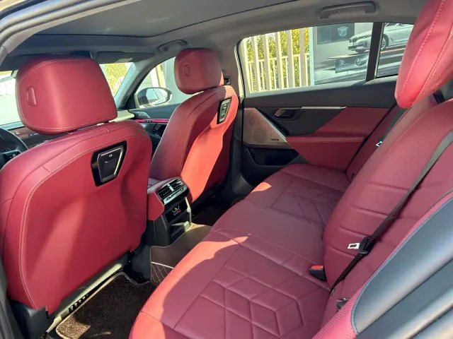 BMW 5 Series — Фото автомобиля 3