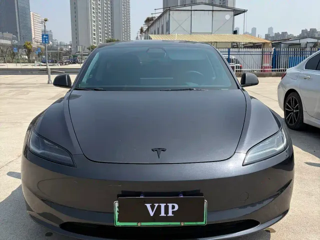 Tesla Model 3 — Фото автомобиля 2