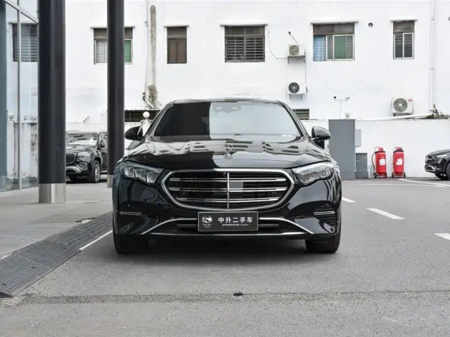 Mercedes-Benz E-Class — Фото автомобиля 2