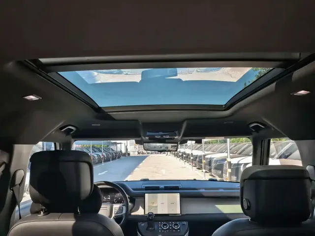 Land Rover Defender — Фото автомобиля 6