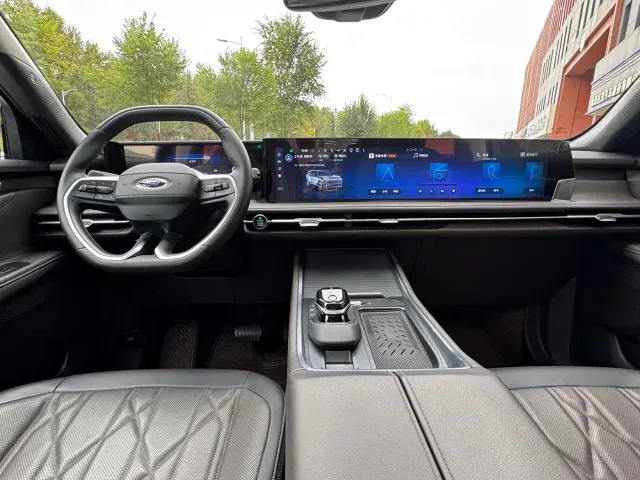 Ford Edge — Фото автомобиля 11