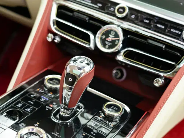 Bentley Flying Spur — Фото автомобиля 19