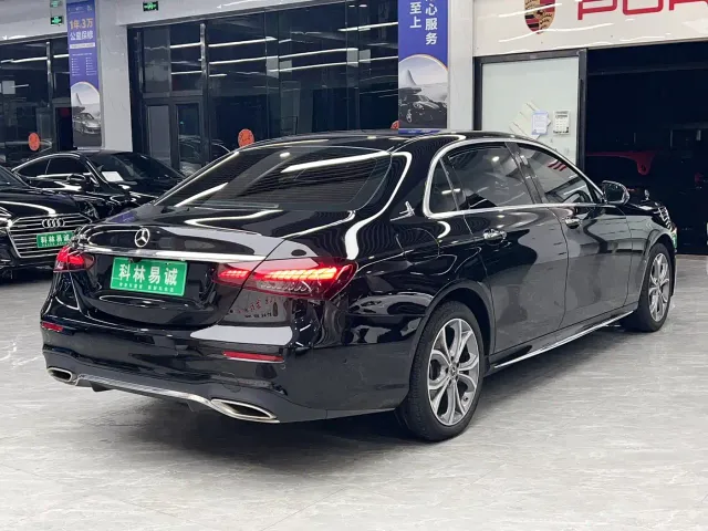 Mercedes-Benz E-Class — Фото автомобиля 4