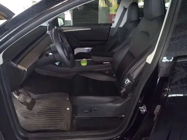 Tesla Model Y — Фото автомобиля 11