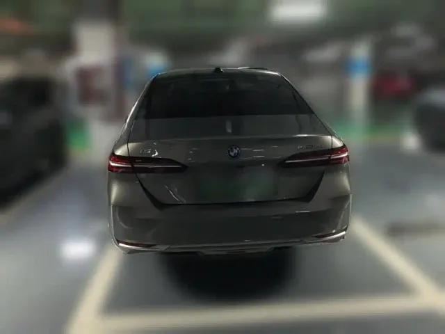 BMW i5 — Фото автомобиля 3