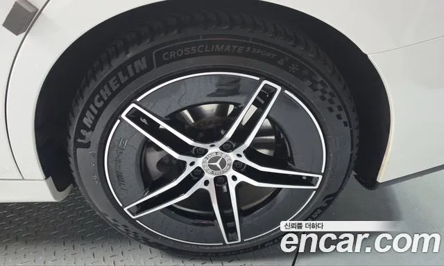 Mercedes-Benz E-Class — Фото автомобиля 6