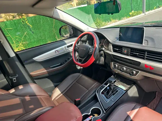 Forthing Fengxing T5L — Фото автомобиля 11