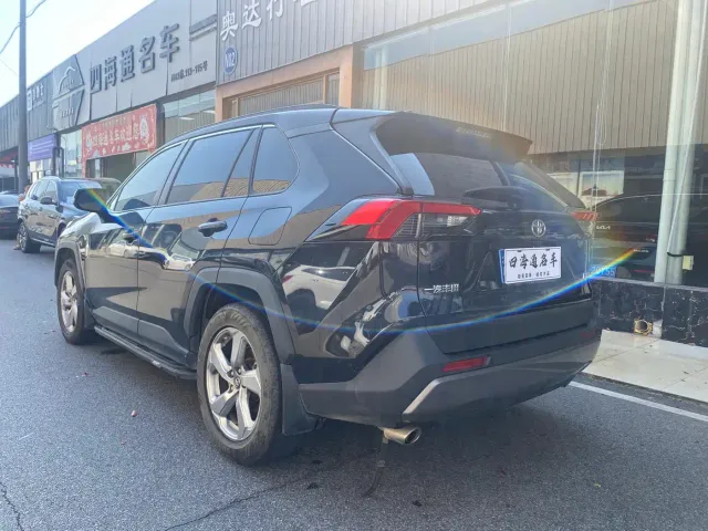 Toyota RAV4 — Фото автомобиля 6