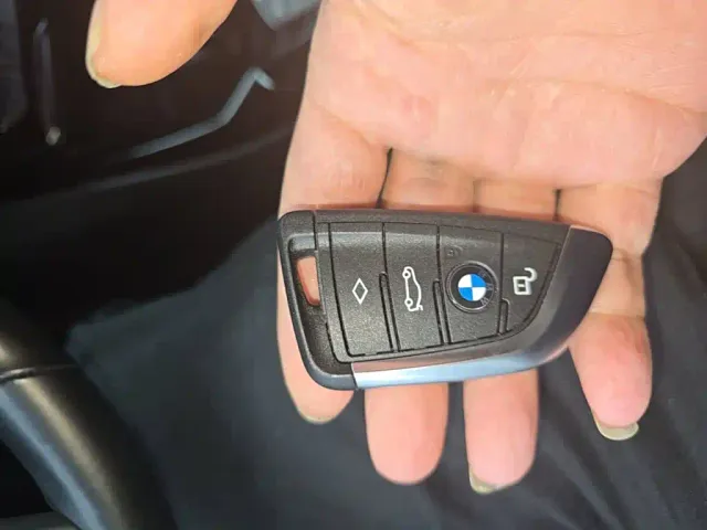 BMW iX3 — Фото автомобиля 8