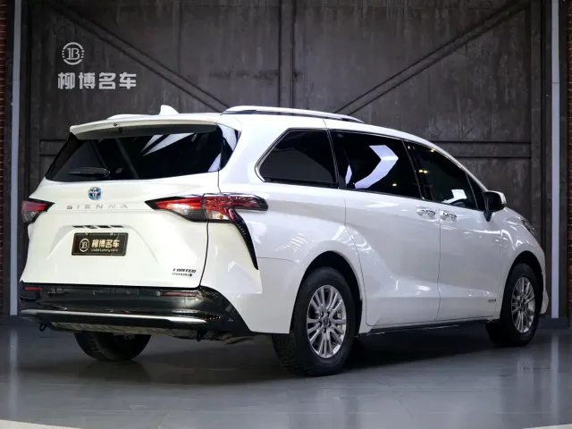 Toyota Sienna — Фото автомобиля 22
