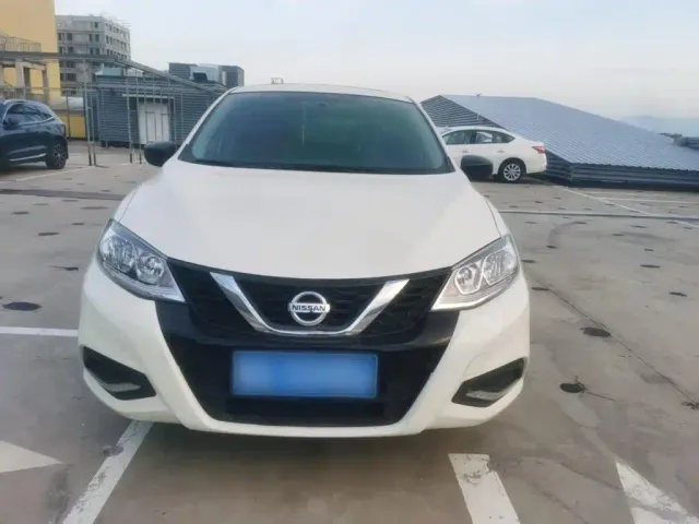 Nissan Tiida — Фото автомобиля 6