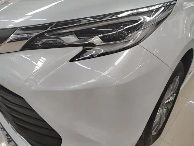 Toyota Sienna — Фото автомобиля 23