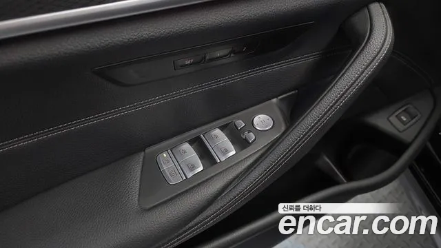 BMW 5 Series G30 — Фото автомобиля 27