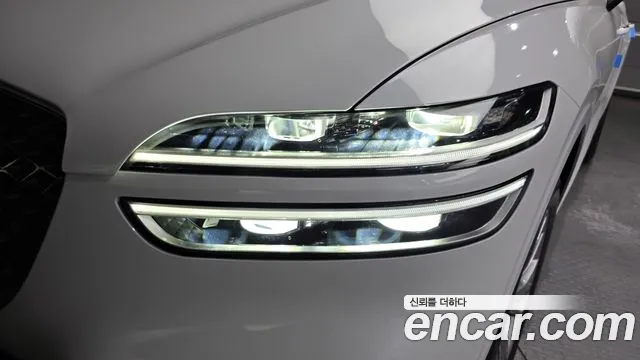 Genesis GV70 2.5T Бензин 2WD — Фото автомобиля 21