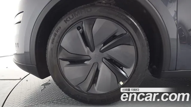Tesla Model Y — Фото автомобиля 4