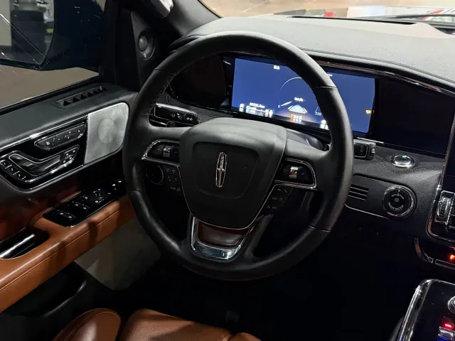 Lincoln Navigator — Фото автомобиля 9