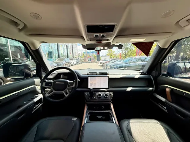 Land Rover Defender — Фото автомобиля 22