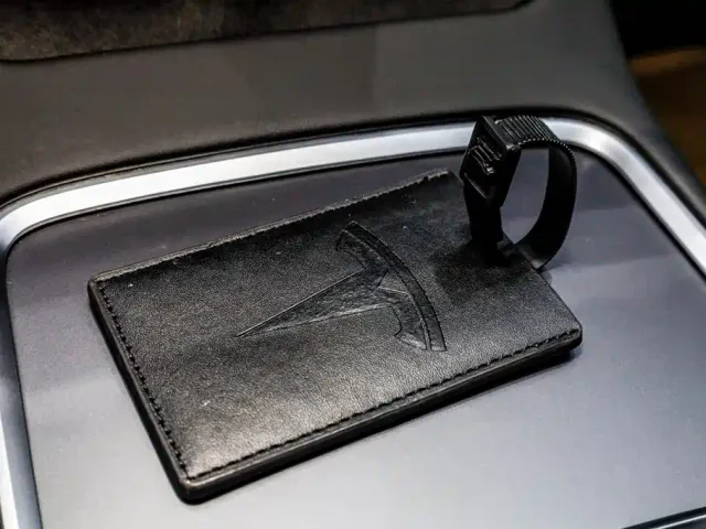 Tesla Model 3 — Фото автомобиля 17
