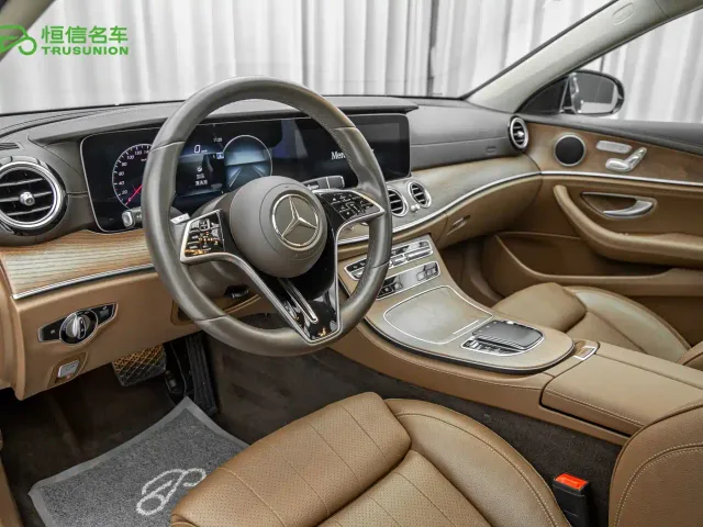 Mercedes-Benz E-Class — Фото автомобиля 12