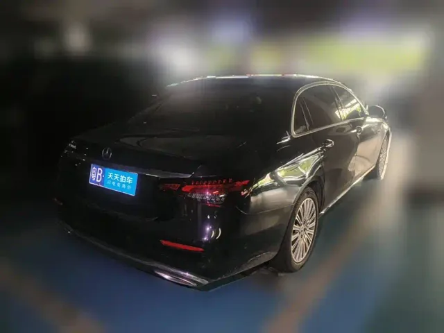 Mercedes-Benz E-Class — Фото автомобиля 2