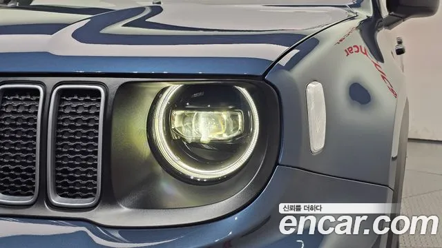 Jeep Renegade — Фото автомобиля 20