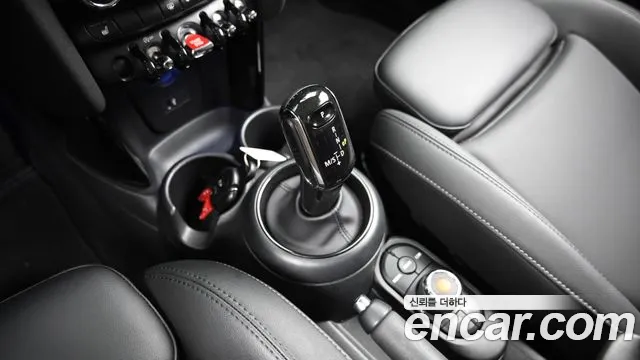 Mini Cooper Cooper 5 дверей Classic — Фото автомобиля 9
