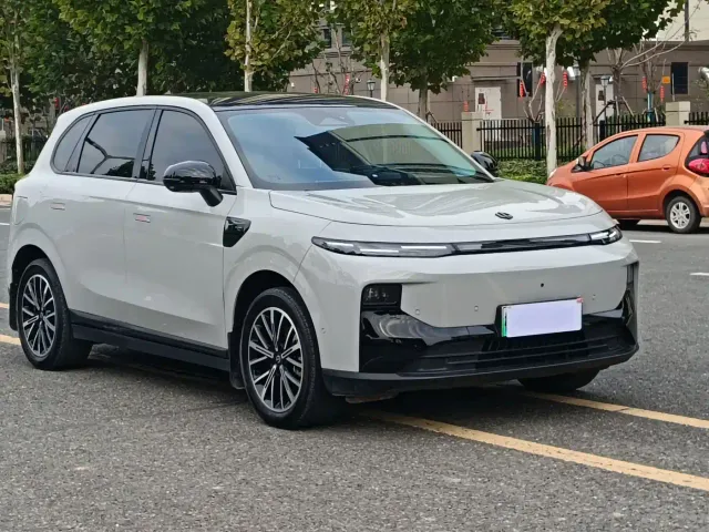 Leapmotor B10 — Фото автомобиля 3