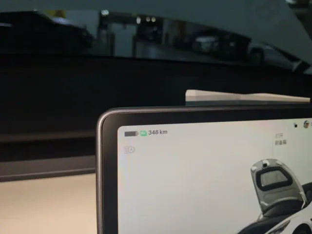 Tesla Model Y — Фото автомобиля 12