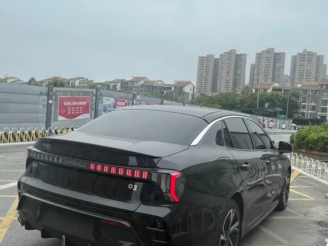 Lynk & Co 03 — Фото автомобиля 9