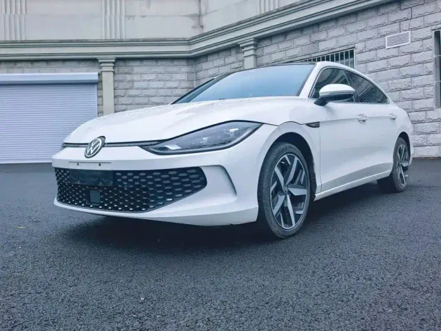 Фотография автомобиля — Volkswagen Lamando