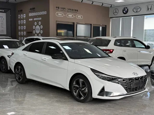 Hyundai Elantra — Фото автомобиля 3