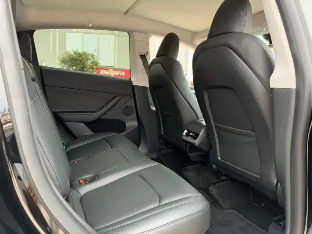 Tesla Model Y — Фото автомобиля 9