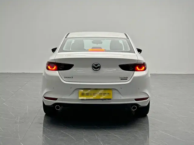 Mazda Axela — Фото автомобиля 5