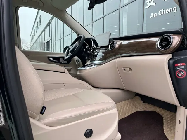 Mercedes-Benz V-Class — Фото автомобиля 14
