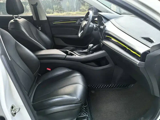 Roewe i5 — Фото автомобиля 14