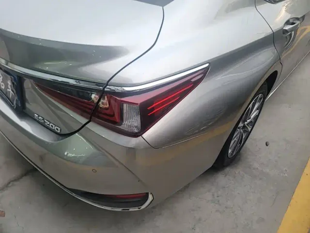 Lexus ES — Фото автомобиля 7