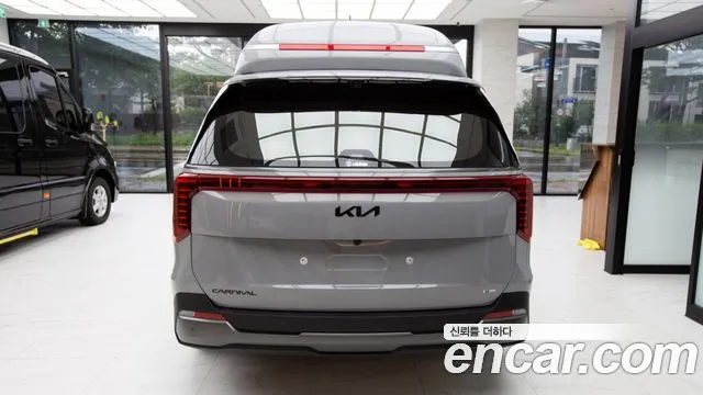 Kia Carnival Generation 4 — Фото автомобиля 4