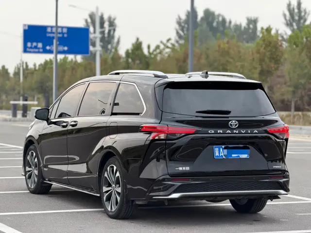Toyota Granvia — Фото автомобиля 10