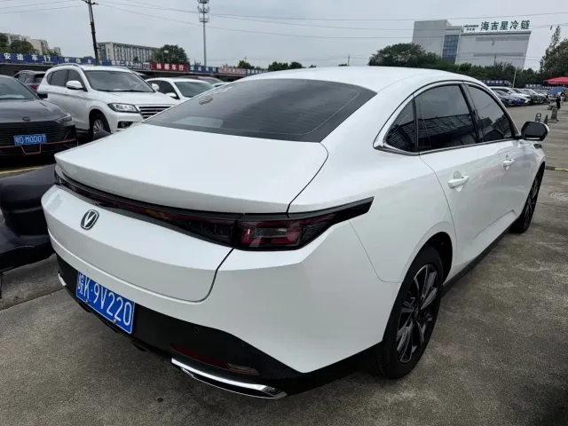 Changan Eado — Фото автомобиля 14