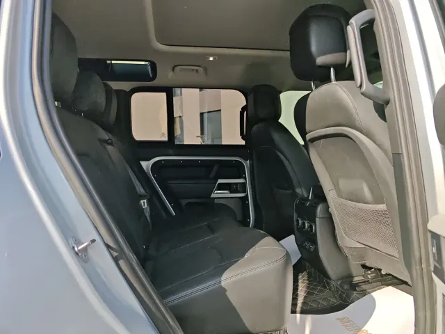 Land Rover Defender — Фото автомобиля 14