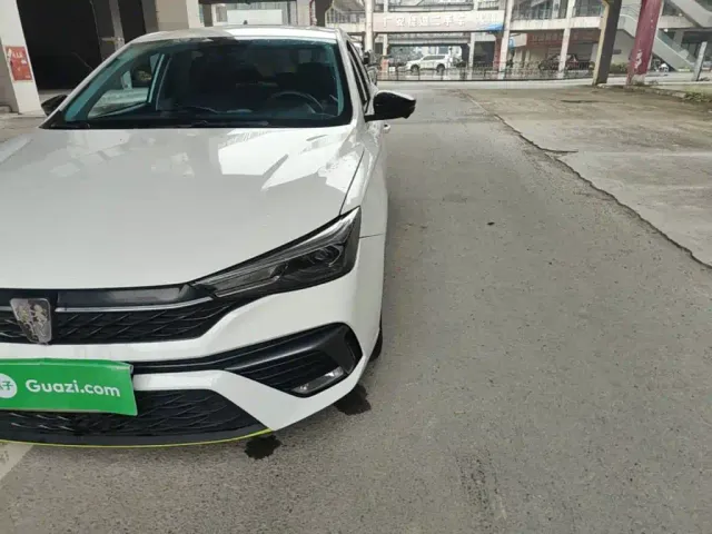 Roewe i5 — Фото автомобиля 23