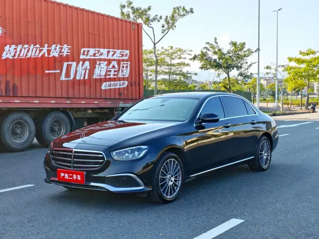 Фотография автомобиля — Mercedes-Benz E-Class