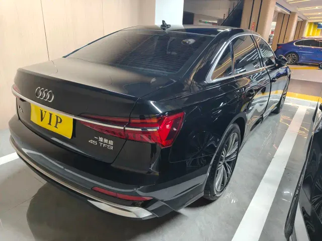 Audi A6L — Фото автомобиля 16