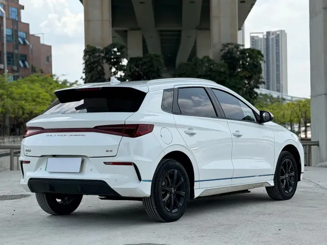 BYD e2 — Фото автомобиля 3